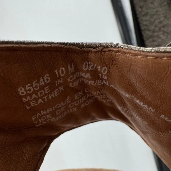 Clarks Artisan Women's Bronze Leather Flower Thong Sandals Size 10 M - Picture 2 of 8